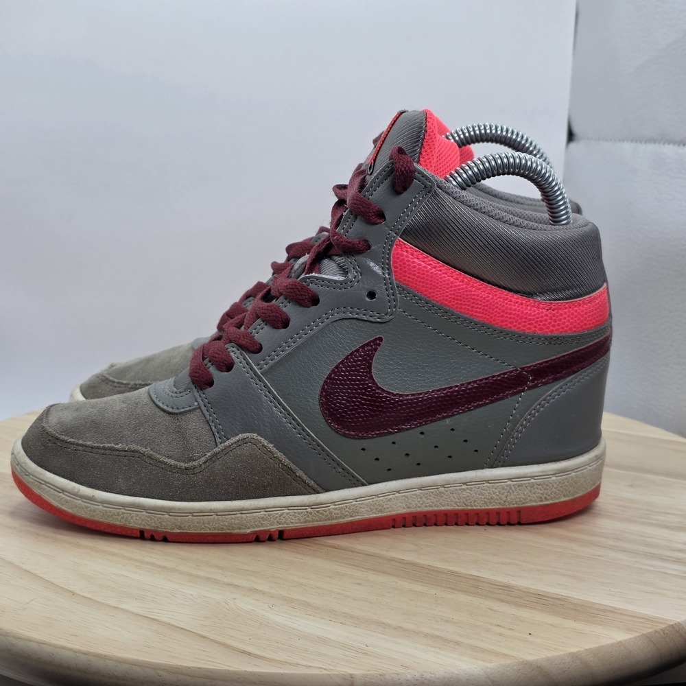 Women's Size 7.5 - Nike Sky High Dunk Pink and Gray  629746-011 2014‎